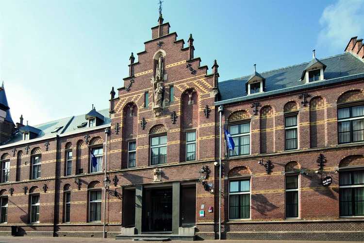 Het voormalige Sint Jozef-ziekenhuis in Deventer, thans hotel -  