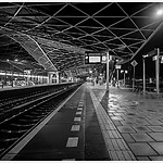 Lege treinen en leeg station Tilburg