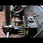 Werkende stoommachine in het Textielmuseum in Tilburg