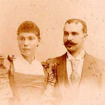 Maria Alphonsina Josepha Huberta SWAGEMAKERS (1871-1964) en Josephus Jacobus (Jos) BOGAERS (1869-1930).  Jos was de tweede zoon van textielfabrikant Vincentius A.A. Bogaers (1838-1901) en Isabella Ph. Th. Pollet (1842-1909).